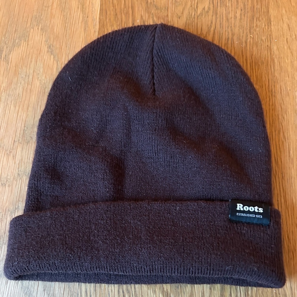 Roots Beanie Chocolate Brown NWOT Gift never worn